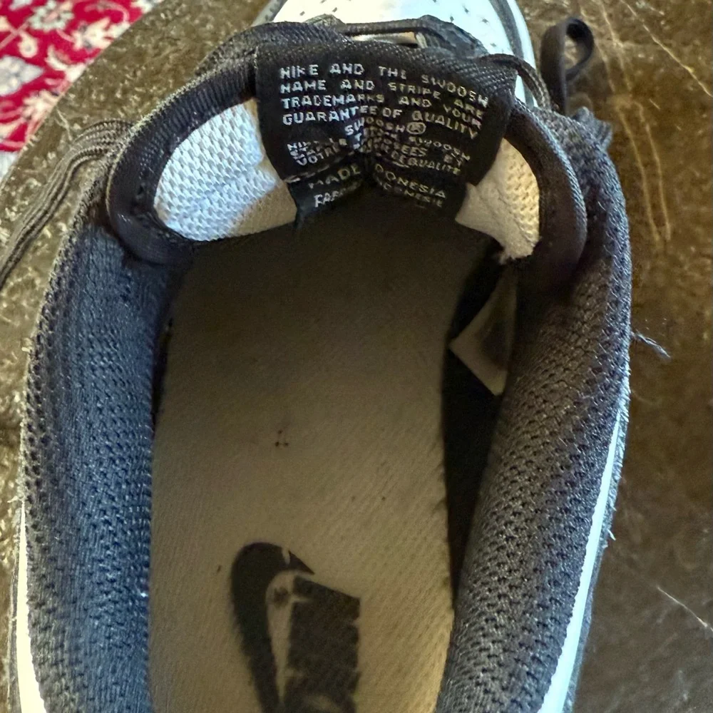 Nike Woman Black and White Athletic Sneakers